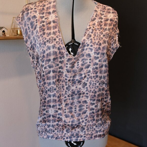 Cali Tops - Cali by Cali Dreaming Silk V Neck leopard print Blouse Size Small